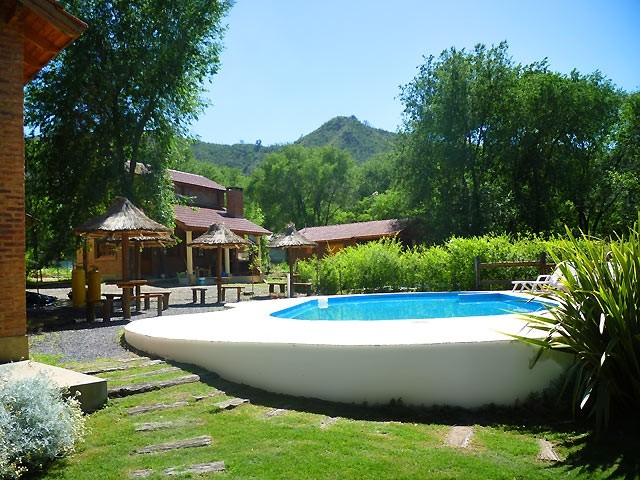 NOGAL DE LA COLINA, alojamientos santa rosa de calamuchita. Guia